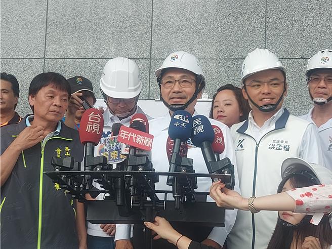 新北市長侯友宜27日受訪。（張鎧乙攝）