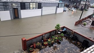 不断更新》豪大雨淹水 台南市后壁区今停班课