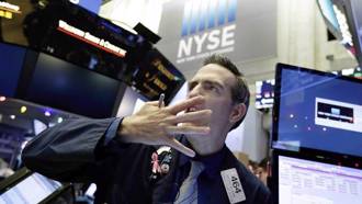 美股快崩盤？《富爸爸》作者曝股災重演黑天鵝：巴菲特都跑了