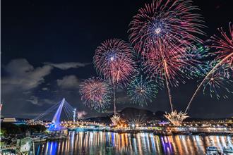 夏夜必衝！淡水煙火結合時尚秀、DJ電音 嗨翻整個8月