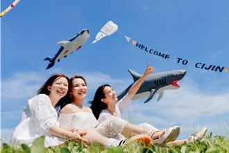 最Chill玩法！ 旗津風箏節新造型亮相 42公尺滑水道、電音趴登場