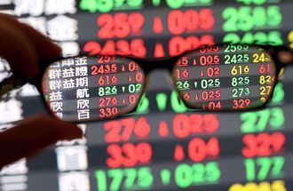 關稅大利空？8大官股連5天提款！中信金、鴻海「8檔拋逾萬張」三檔主動ETF大掃貨