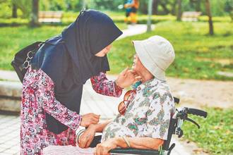 批80岁免巴氏卡半年！雇主协会怒轰洪申翰下台