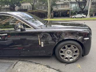 台北78岁翁驾劳斯莱斯衝撞 害无辜17岁单车少年受伤