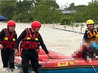 嘉義男上班途中突遇大水 急中生智爬上樹等待救援