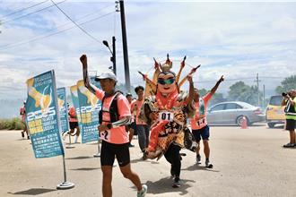 九天杯太子极限环台28天完成 选手扛神偶徒步千公里