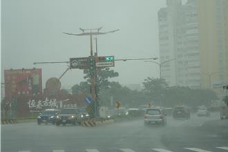 屏東宣布29日停班停課 台24線預警性封閉