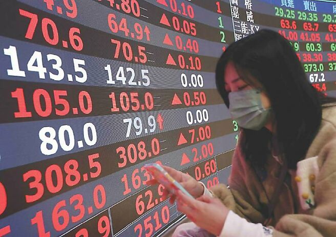 全球最大家用缝纫机制造厂伸兴受惠欧洲客户去化库存告一段落，加上第三季向来为传统旺季，预估接单及出货将比第二季成长10％。图／本报资料照片