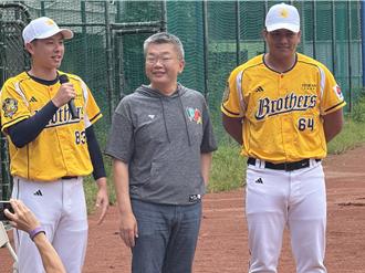 陽光棒球營熱血開打！中職球星空降指導 嗨翻小球迷