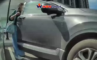 媽媽帶小孩開門「撞凹特斯拉」裝傻閃人！哨兵模式全拍下 網罵翻