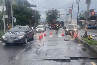 桃園路面隆起、人孔蓋爆裂 水務局疑施工瑕疵究責廠商