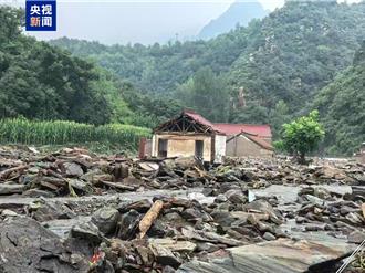 河北滦平强降雨引发山崩 8死4失联 持续搜救中
