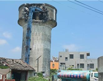 雲林東勢鄉地標拆了！30年自來水塔掰掰 UFO打卡夢碎