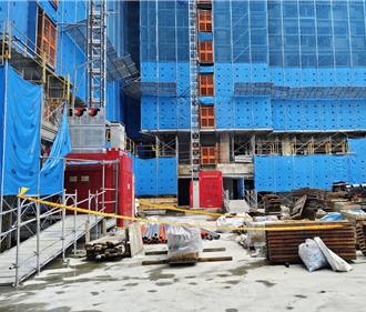 父親心碎陪同送醫 泰山工人11樓墜落命危不治