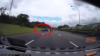 國3超車發生側撞「兩敗俱傷」　網友驚呼：神車制裁內線龜