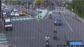 賓士違停遇警攔查竟沿路逃　三重71歲騎士遭撞送醫