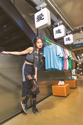 陳華甜酷造型逛西門 薄底鞋新潮登場