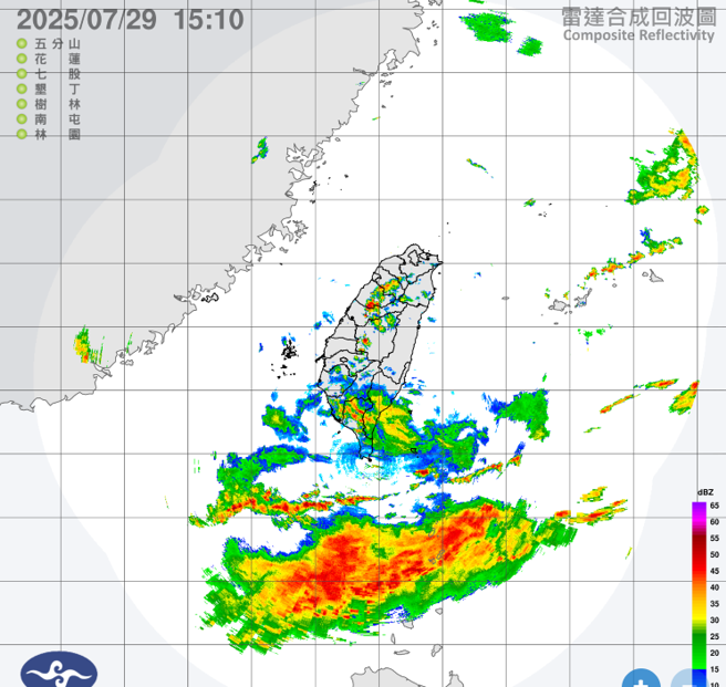 颱风竹节草中心位于臺北东北东方410公里的海面上，预测将往浙江杭州湾一带移动，预估使西南气流北抬，今晚中南部雨势增加。（气象署）