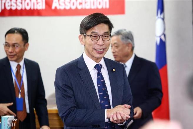 面对党内传出检讨声浪，民进党立委锺佳滨认为，清算战犯无助于打开朝野僵局，应在政党领袖先破冰坐下来谈之后，再来决定党政人事是否调整，才有利助于重建朝野互动、让国会运作顺利。(本报资料照片)