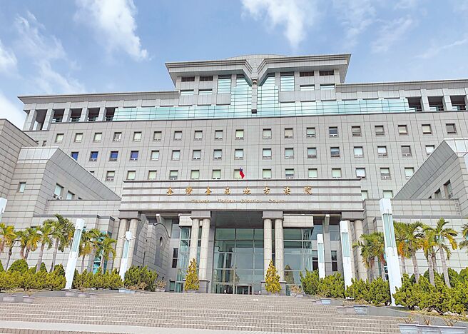 王姓与庄姓男子与一名未成年少女交往发生性关系，还偷拍性影像、传送及复制，又恐吓少女，2人均被台南地方法院重判。（本报资料照片）