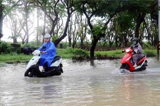天氣》南部大豪雨「整片紫爆」 專家：還要再下7天