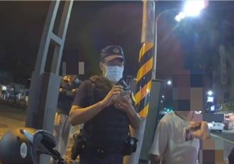 高雄兄弟騎車「認錯人」敲車門 慘遭4人球棒、安全帽暴打濺血