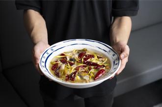 不用再揪團！刁民酸菜魚「個人獨享盤」8／1開賣