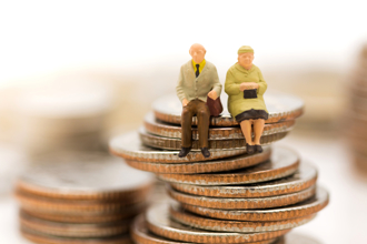 70歲男退休擁800萬現金＋月領5萬！忽略1事竟淪賣房籌錢