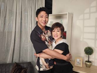 孝親獎》和歌仔戲母許仙姬相依為命！許明杰行動詮釋愛要及時