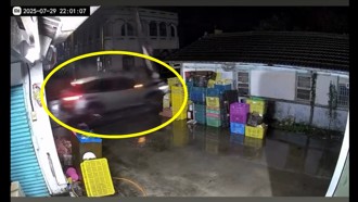 深夜巨響！休旅車撞斷路邊電桿　警到場一吹「完蛋了」