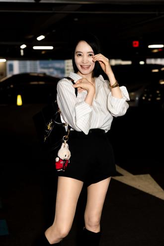 金憓秀現身首映會凍齡爆紅 拎新包配Labubu吊飾網讚：衣品極佳