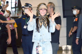 直擊》濱崎步「來台前失去摯愛」吸上百人接機！這原因沒合照謝粉絲體諒