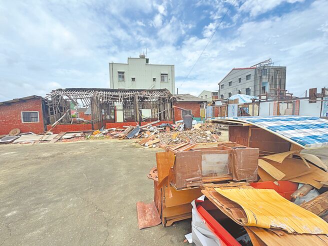中央气象署表示，30日中南部需留意局部豪雨或大雨。图为台南灾区。（曹婷婷摄）