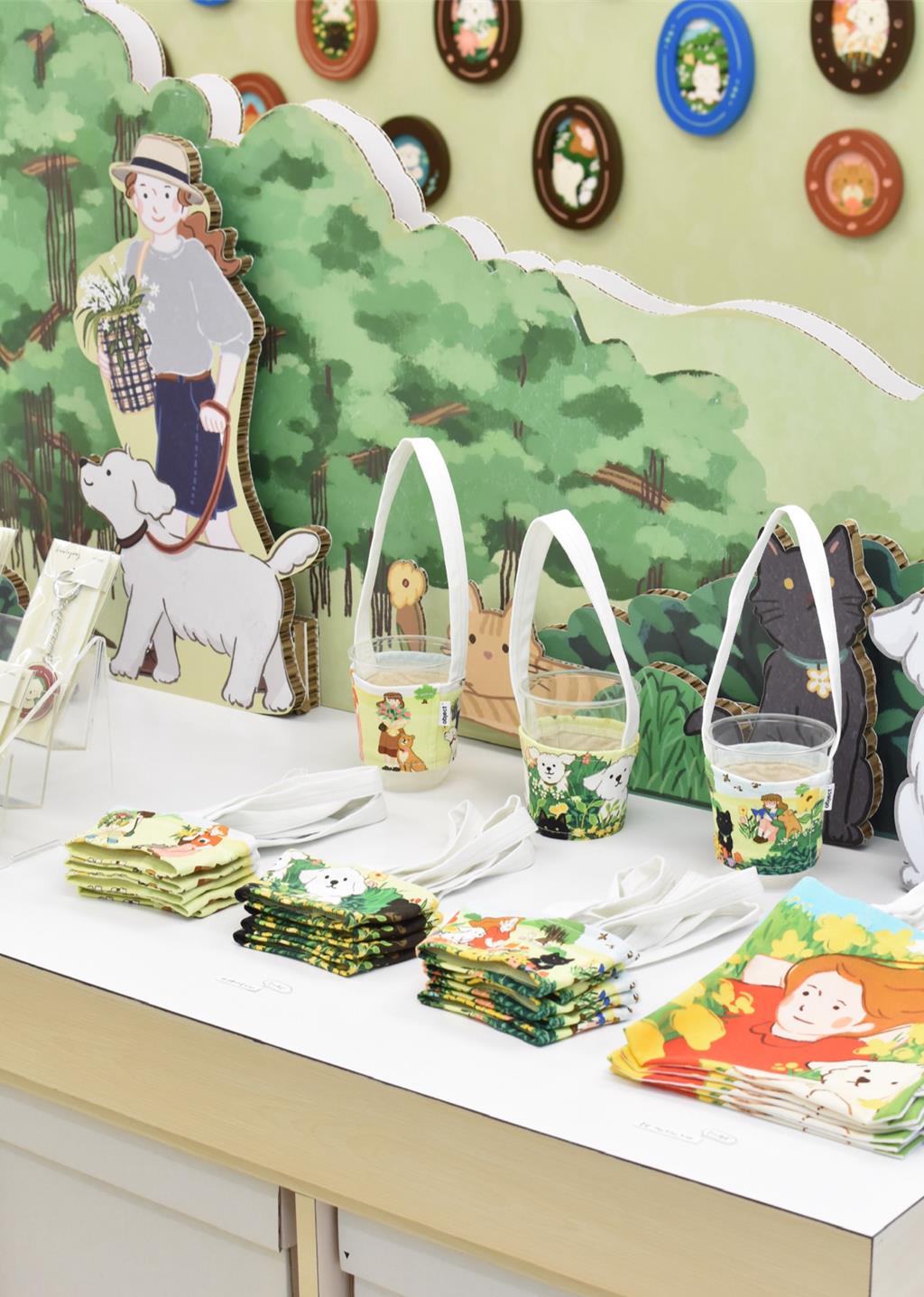 drawingmary首次海外個展推出台北限定的限定飲料提袋，價格以現場為主。（object taipei store提供／徐梓榕台北傳真）