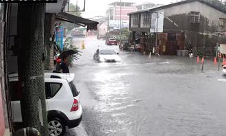 天氣》今雨彈更猛！超大豪雨狂灌 中南部整片紫爆