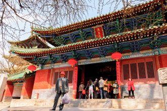 影》少林寺方丈釋永信遭爆侵產玩女人！他親訪見「香火更旺」：1設施沒了