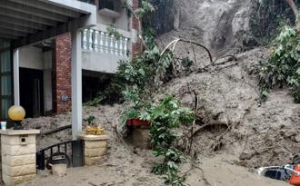 台中大坑暴雨狂襲 土石流淹埋民宅百餘戶受困