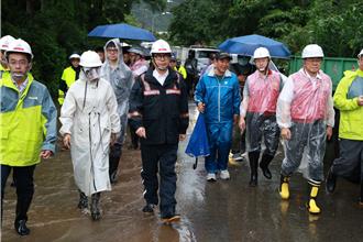 高雄山區雨彈狂炸 陳其邁示警：非必要不要前往山區！