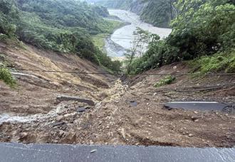 豪雨轟炸中南部！積淹水326件 高雄一家五口墜谷搜救中
