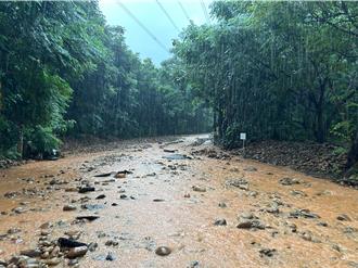 台中人崩潰！超大豪雨打破紀錄「歷史第7名」 專家曝：雨停日子還很遠