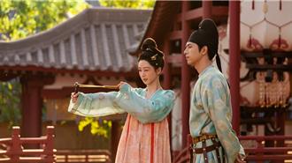 楊紫《國色芳華》播放量破10億！李現二搭甜讚：專業又漂亮