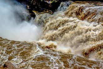 山西暴雨！客車疑遭洪水吞沒 失聯14人已10死