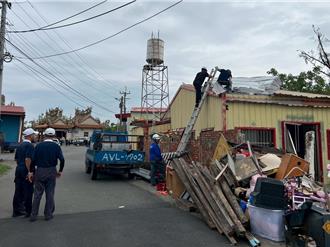 丹娜絲風災後重建加速！台南北門媒合營建工班 屋頂修繕價格透明化