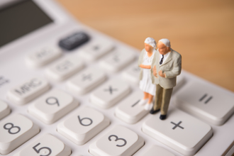 退休夫妻擁600萬難以度日 被啃老兒榨乾結局心酸