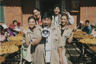 胡瓜帶團旅遊出狀況！阿婆頭暈不適　小禎急找醫護