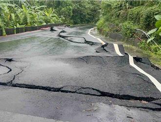 觀音瀑布聯外道傳地面隆起、位移長達2、300公尺 高低差達6、70公分