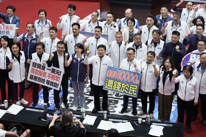 立院日前通過特別條例，納入普發現金1萬元。資料照片