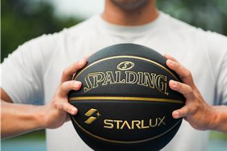 星宇航空聯名斯伯丁 推父子籃球組助攻籃海計畫