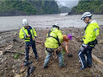 南橫5口墜谷發現車體及嬰兒衣物 增派人手與無人機開挖