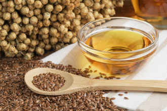 炒菜選錯油=吃有害物 7款料理法則一次看 亞麻仁油加熱變地雷